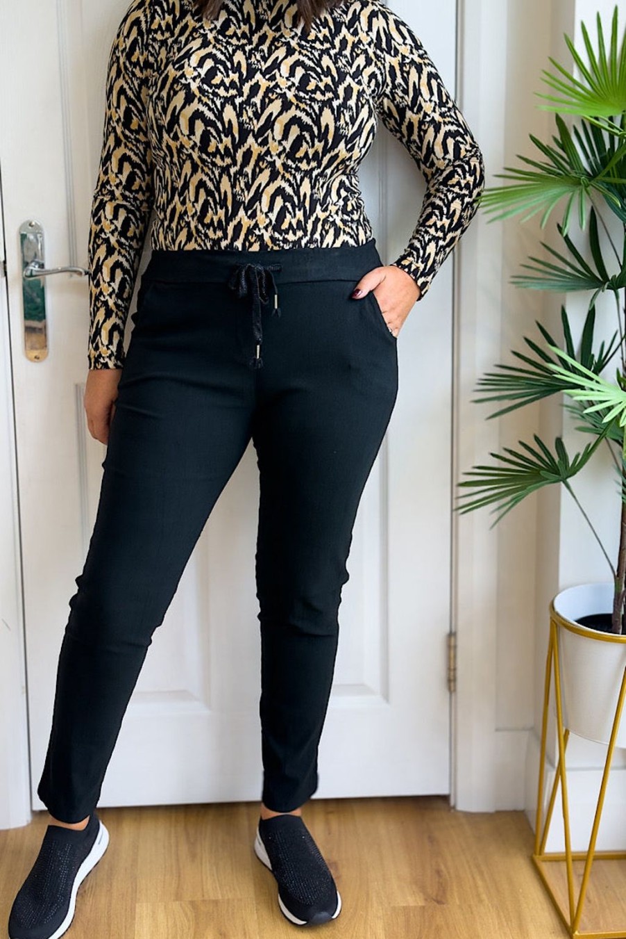 Clothing ViOnline | Black Magic Trousers